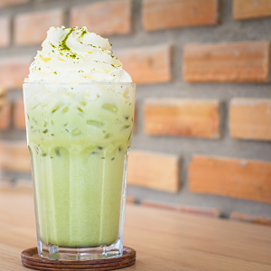 Matcha latte glacé