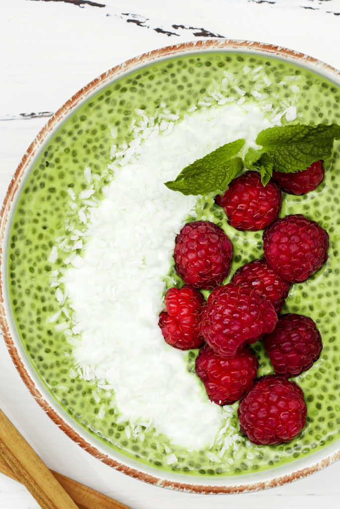 Pouding au chia et au matcha fruité 